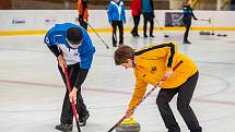 Na zimním stadionu v Trutnově se hrál v sobotu Krkonošský pohár v curlingu.