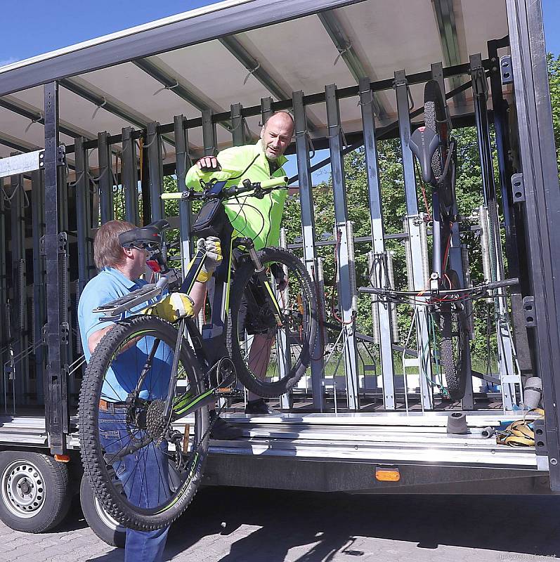 Ve Vrchlabí odstartovala v sobotu nová sezona krkonošských cyklobusů.