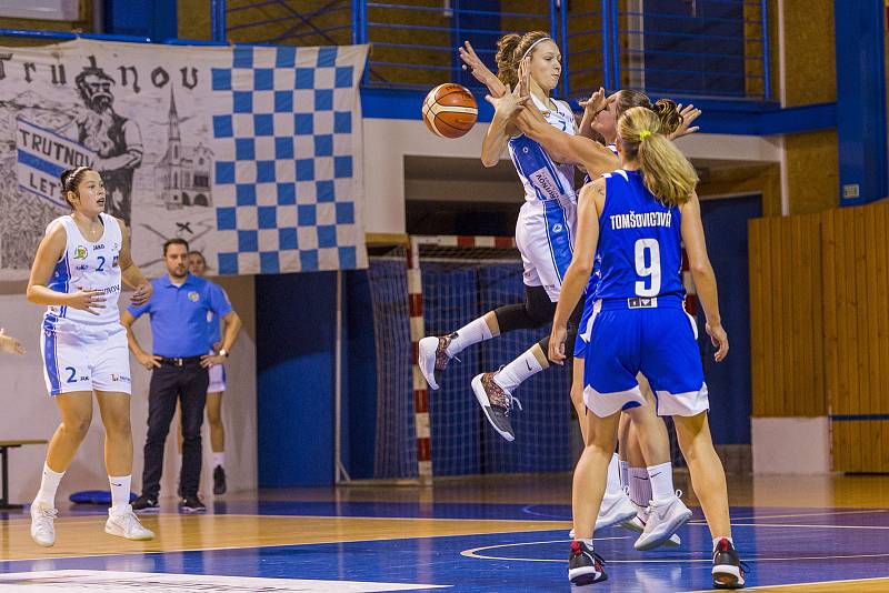 Ženská basketbalová liga: BK Loko Trutnov - U19 Chance Strakonice 84:59.