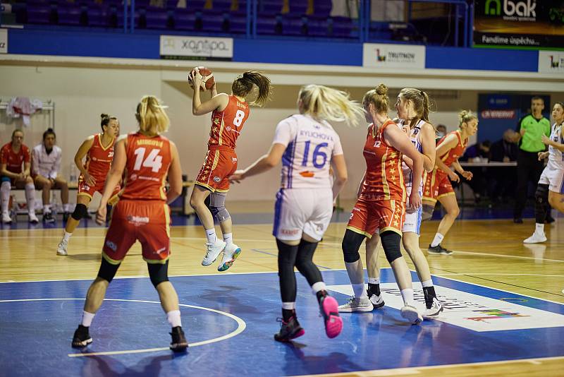 Utkání 7. kola RENOMIA ŽBL basketbalistek: BK Loko Trutnov - BLK Slavia Praha (79:82).