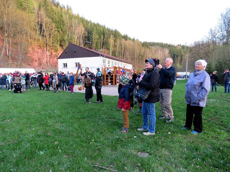 Čarodějnice a stavění máje v Rudníku.