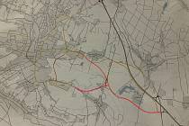 Mapka, znázorňující možný obchvat Choustníkova Hradiště (trasa obchvatu je vyznačena růžovou barvou).