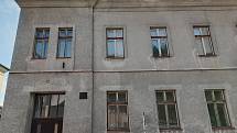 Jeden z domů v Regnerově ulici v Úpici, které město koupilo v dražbě.
