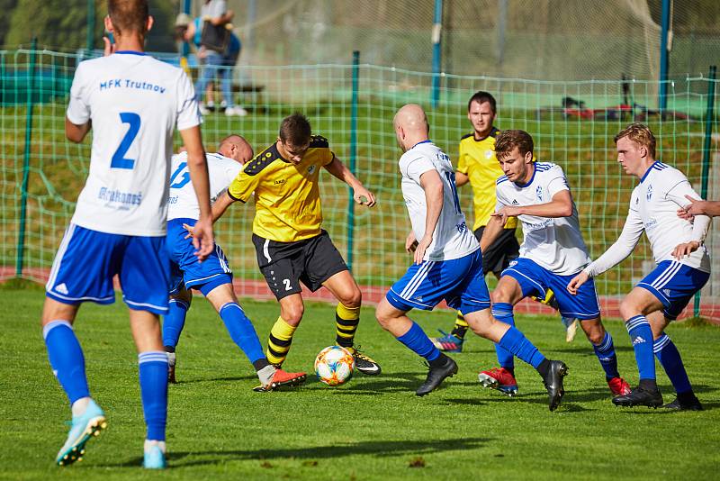 Fotbalisté Trutnova na domácím hřišti inkasovali debakl do Vysokého Mýta.