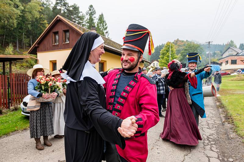 Lidé v Bílé Třemešné si užili Posvícenský průvod.