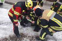 Do pátrací akce po Janě Kovářové a jejím synovi se zapojili během víkendu dobrovolní hasiči z Pece pod Sněžkou, Horního Maršova a Mladých Buků