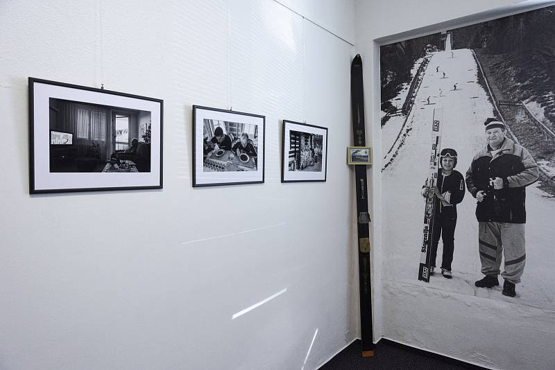 Ve Studenci začala výstava věnovaná Zdeňku Remsovi, legendárnímu trenérovi skokanů na lyžích.