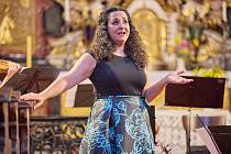 Sympatická španělská sopranistka Beatriz Lafont zazpívala na čtvrtém koncertu letošního ročníku festivalu Hudební léto Kuks.