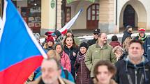 Demonstrace odpůrců protipandemických opatření v Trutnově na Krakonošově náměstí v neděli 23. ledna.