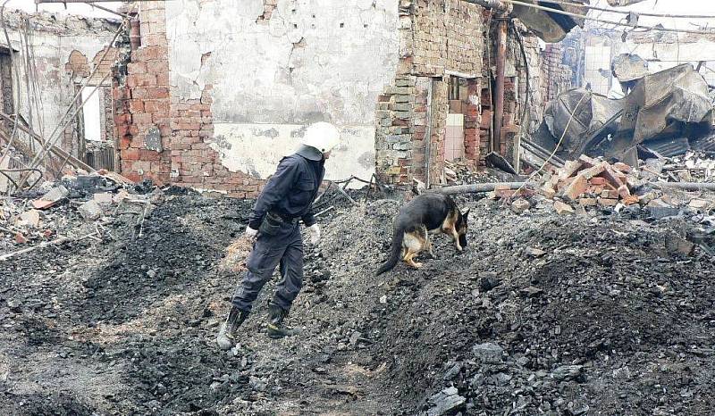 Hasiči vyšetřují požár na Petrově boudě