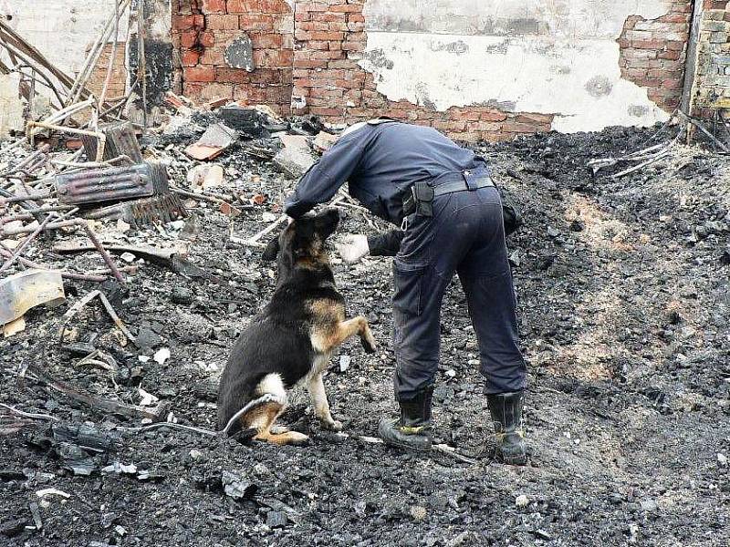 Hasiči vyšetřují požár na Petrově boudě