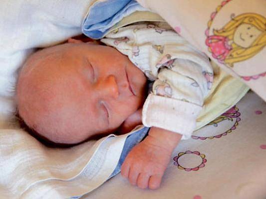 ONDŘEJ NIČ  se narodil 10. března. Vážil 2,8 kilogramu a měřil 48 centimetrů. Spolu se sestřičkou Natálii  mají domov ve Vrchlabí.