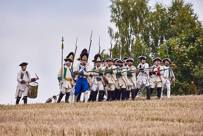 Na poli u Studence u Trutnova se střetli vojáci armád rakousko-saské a pruské, které bojovaly v bitvě v roce 1745.