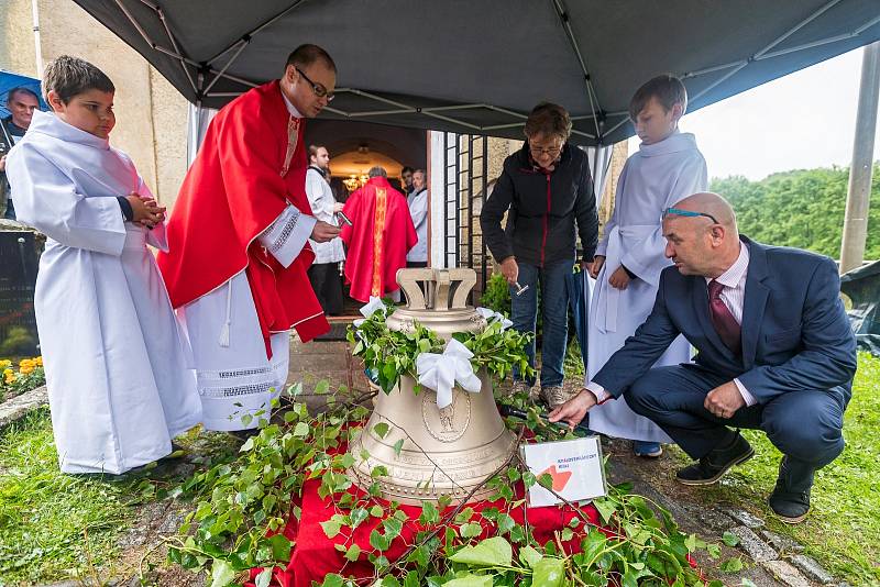 U příležitosti výročí 300 let od zahájení stavby místního kostela došlo v Borovnici k posvěcení obecního zvonu sv. Víta a umístění do věže.