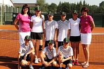 DEVÍTKA zástupců královédvorského tenisového oddílu ze zlínských kurtů přivezla největší úspěch v historii – 9. místo.