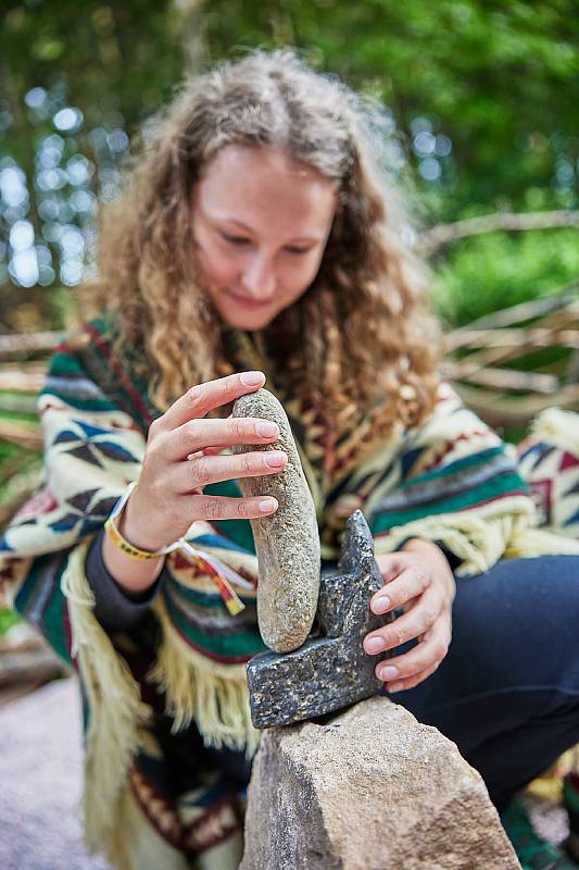 Pokřtěno! První hřiště na světě pro stone balancing nebo-li vyvažování kamenů bylo v sobotu otevřeno u lesní plovárny Retropark Sejfy v Mladých Bukách.