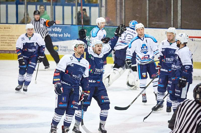 Druholigové hokejové derby Trutnov - Vrchlabí (7:0).