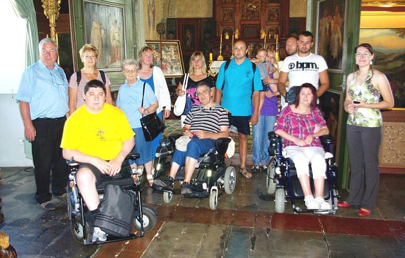 Zámek Častolovice byl cílem výletu členů Klubu vozíčkářů