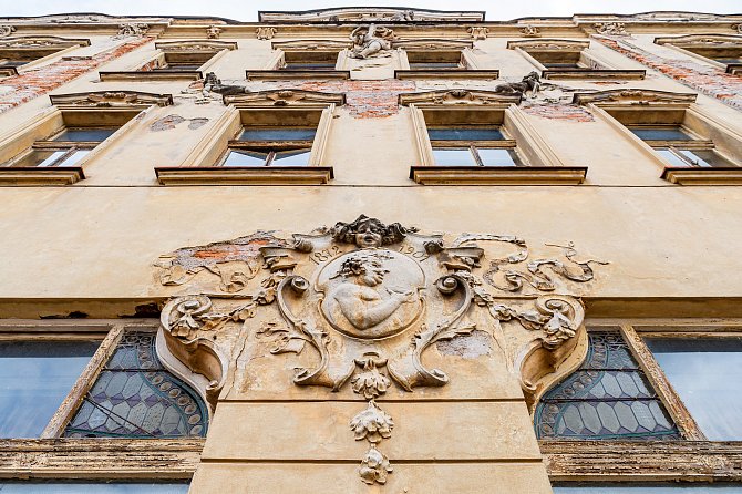 Bývalý hotel Grand v centru Dvora Králové nad Labem je v ostudném stavu.