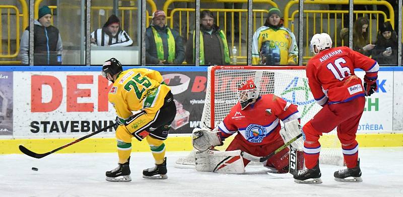 Dvorští hokejisté ve 42. kole druhé ligy přehráli Novou Paku 4:1.