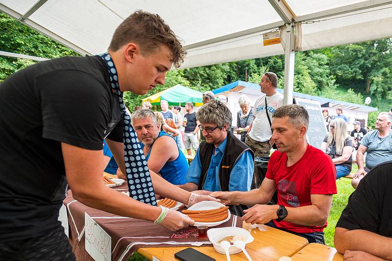 Desátého ročníku Párkyády v Petříkovicích u Trutnova se zúčastnil rekordní počet 35 účastníků.