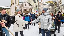 Demonstrace odpůrců protipandemických opatření v Trutnově na Krakonošově náměstí v neděli 23. ledna.