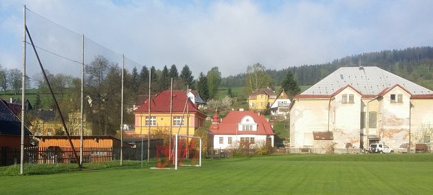 Útulný fotbalový stánek v Horním Maršově