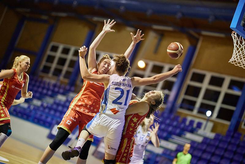 Utkání 7. kola RENOMIA ŽBL basketbalistek: BK Loko Trutnov - BLK Slavia Praha (79:82).