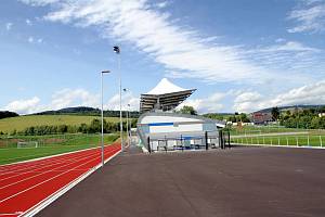 Vrchlabský stadion Vejsplachy může místním fotbalistům kde kdo závidět. V lednu se zde budou prohánět hráči nad 40 let.