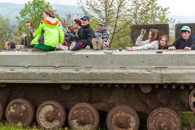 Sraz vojenské techniky na Stachelbergu.