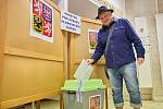 První voliči vyrazili hlasovat v pátek po 14. hodině v komunálních volbách v Trutnově přímo v budově radnice.