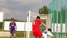 OKRESNÍ DERBY se hrálo na vrchlabském stadionu, kde domácí rezerva porazila Úpici 1:0 trefou Finka ze 78. minuty.