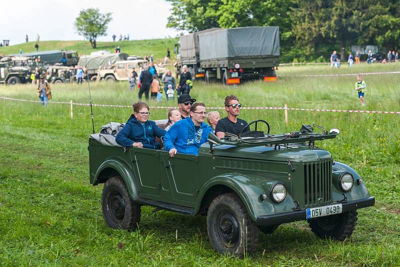 Vojenská vozidla u Stachelbergu.