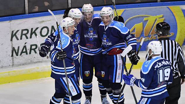Třikrát ve třetím duelu série slavili vrchlabští hokejisté vstřelený gól.