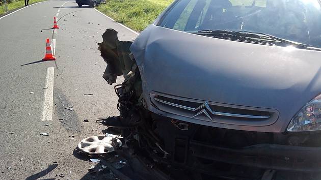 Dopravní nehoda mezi Jaroměří a Rychnovkem skončila zraněním jedné osoby.