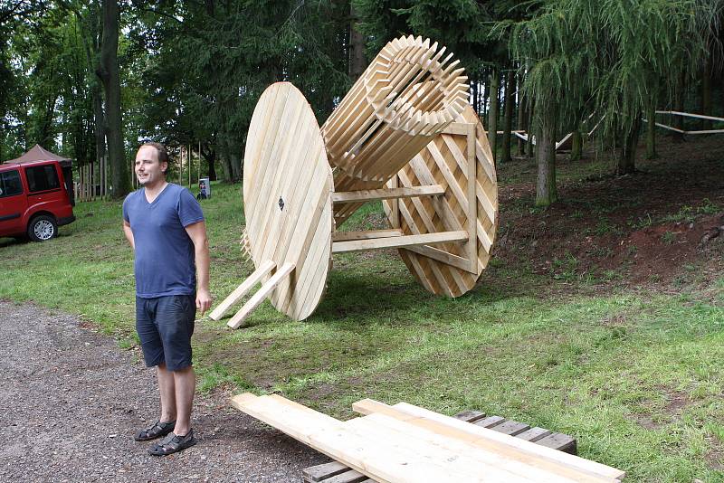 Z vernisáže prací studentů architektury na trutnovském Bojišti.