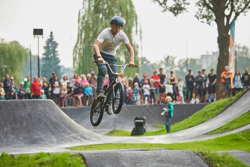 Trutnov má nový skatepark a pumptrack.