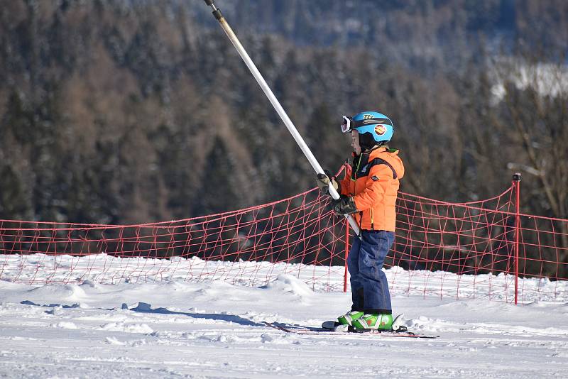 Krkonošské středisko Strážné se v sobotu zaplnilo návštěvníky.