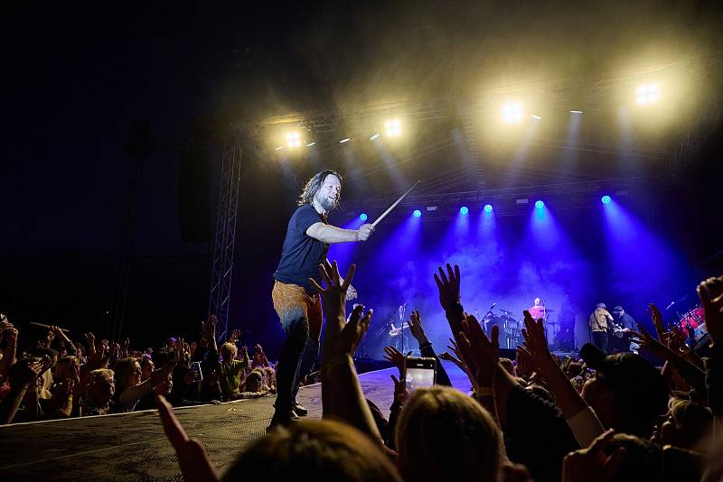 Koncert kapely Kryštof na Chotěvické pouti.