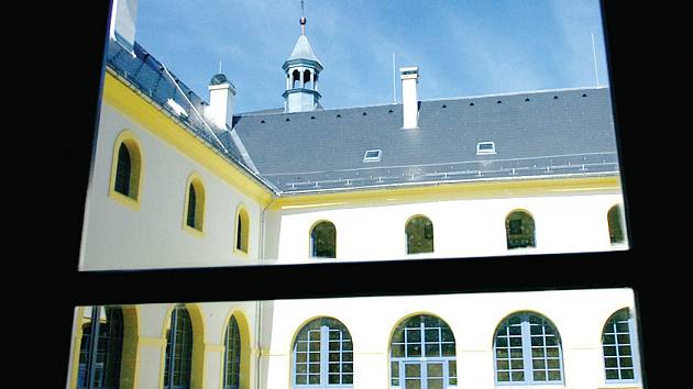 Areál  Františkánského kláštera v Hostinném.