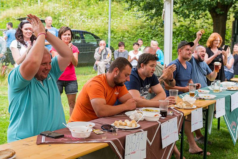 Desátého ročníku Párkyády v Petříkovicích u Trutnova se zúčastnil rekordní počet 35 účastníků.