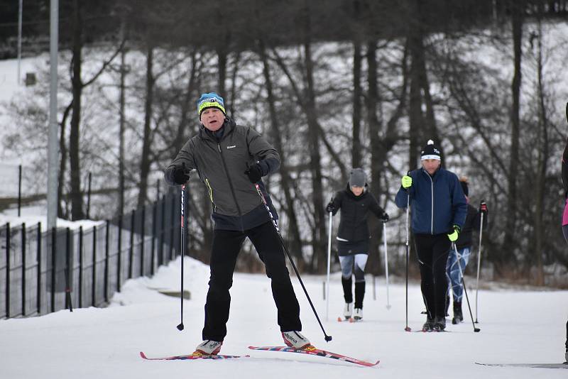 Ve vrchlabském areálu Vejsplachy můžou lidé využívat 4 kilometry osvětlených běžeckých tratí s umělým sněhem.