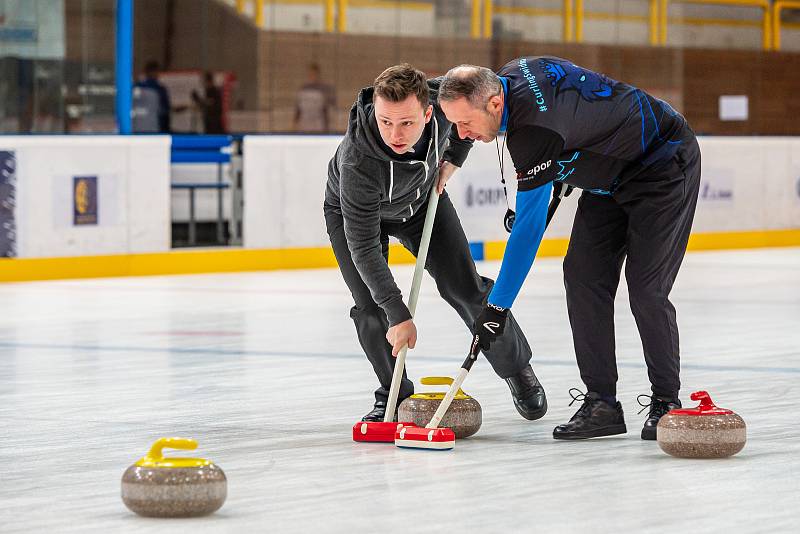 Na zimním stadionu v Trutnově se hrál v sobotu Krkonošský pohár v curlingu.