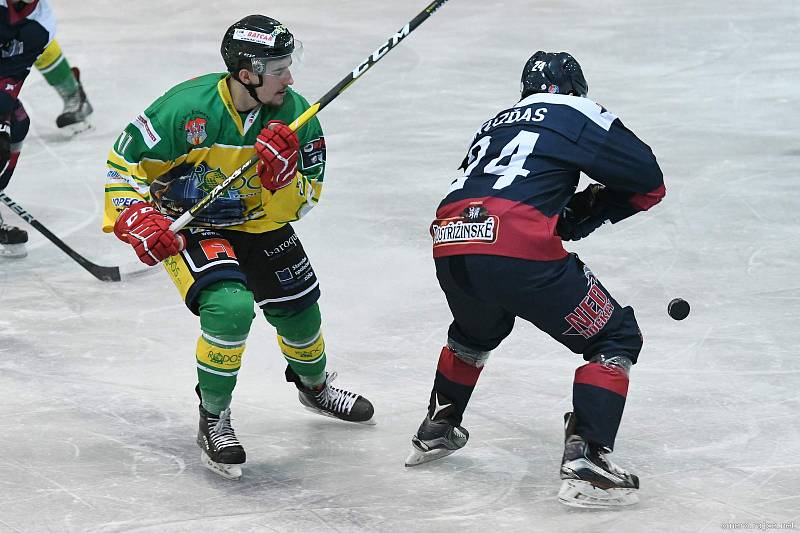 Hokejisté Dvora Králové na vlastním ledě přehráli Nymburk 5:3.