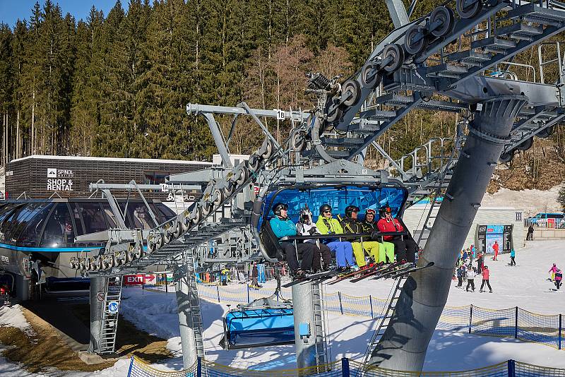 Skiareálu Špindlerův Mlýn zahájí v sobotu 10. prosince lyžařskou sezonu ve Svatém Petru.