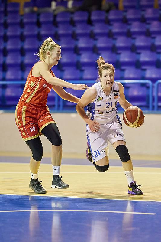 Utkání 7. kola RENOMIA ŽBL basketbalistek: BK Loko Trutnov - BLK Slavia Praha (79:82).