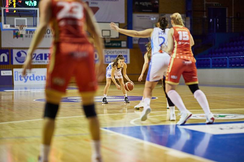 Utkání 7. kola RENOMIA ŽBL basketbalistek: BK Loko Trutnov - BLK Slavia Praha (79:82).