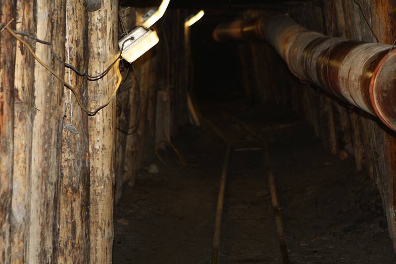 Obrovskou historii má hornictví na Žacléřsku, uhlí se tam dolovalo 422 let.  Jeho dějiny popsal Jiří Mauer.