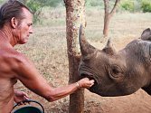 TONY FITZJOHN dlouhodobě spolupracuje s královédvorskou zoologickou zahradou na projektu vrácení nosorožců do přírody.