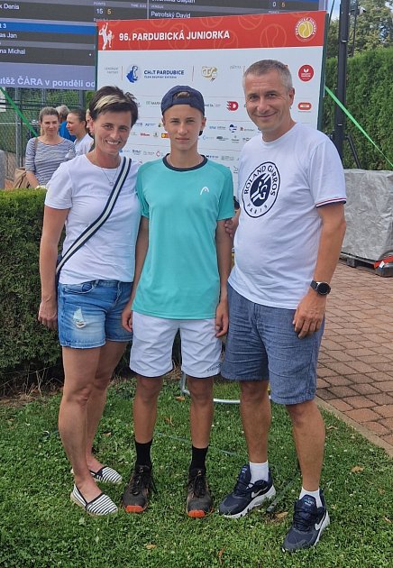Michal Vágner po boku své manželky a syna